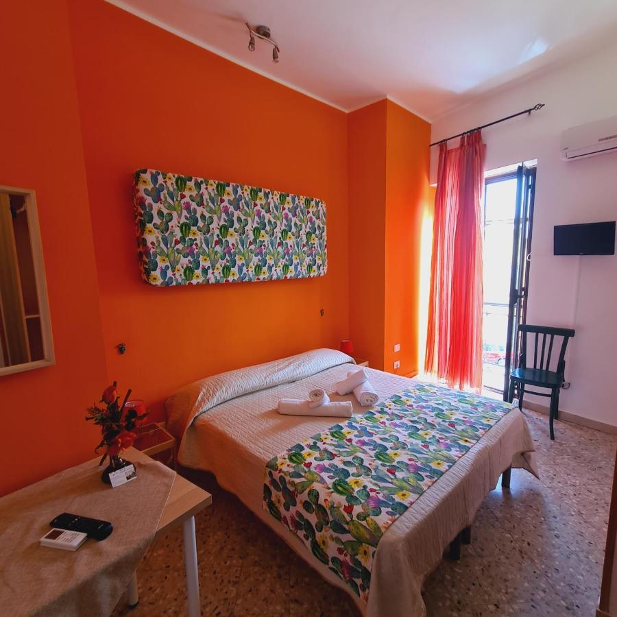 Bed and Breakfast Due Passi Dal Centro Marsala Exterior foto