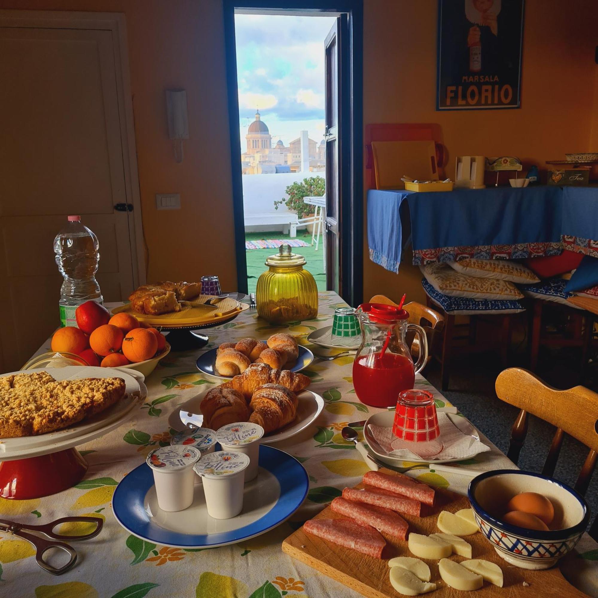 Bed and Breakfast Due Passi Dal Centro Marsala Exterior foto