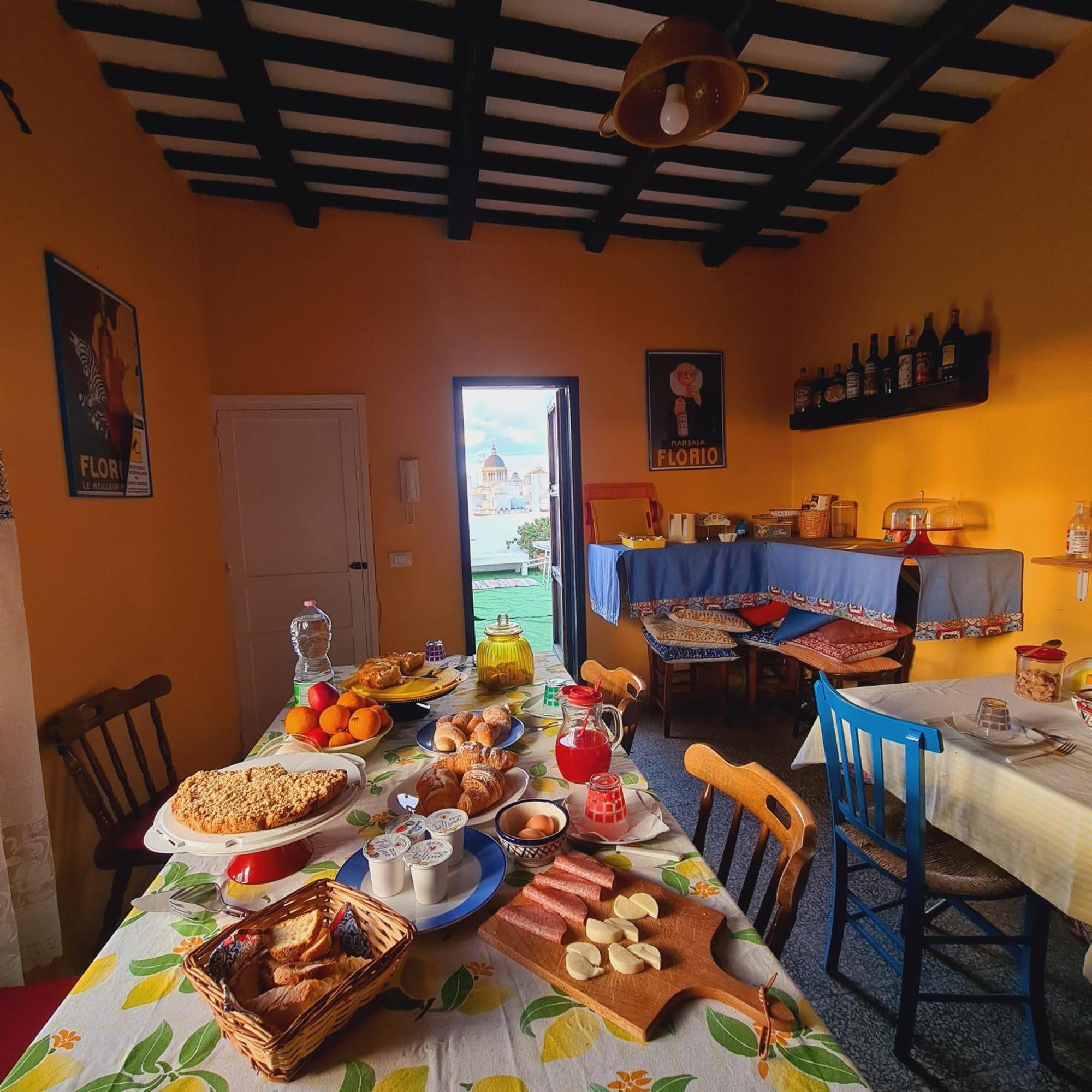 Bed and Breakfast Due Passi Dal Centro Marsala Exterior foto